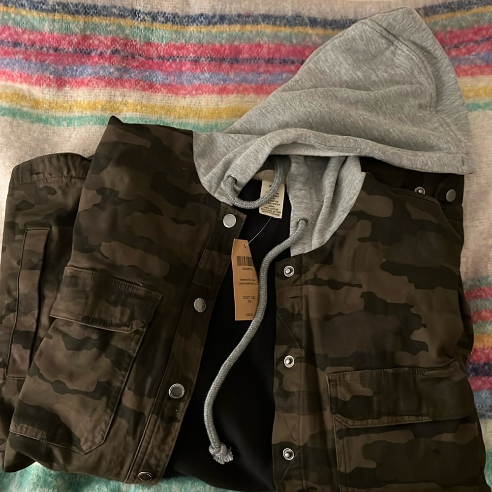 Daluth jacket with hood